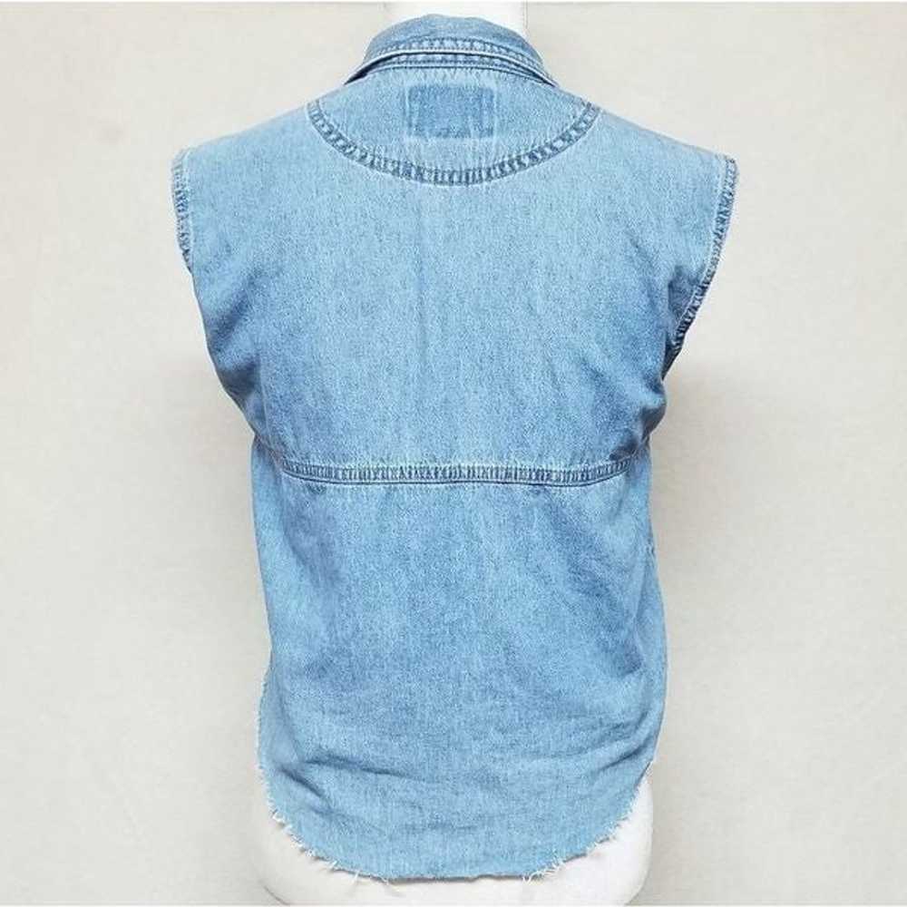 Vintage 96 Levi's Raw Cut Sleeveless Chambray Top - image 9