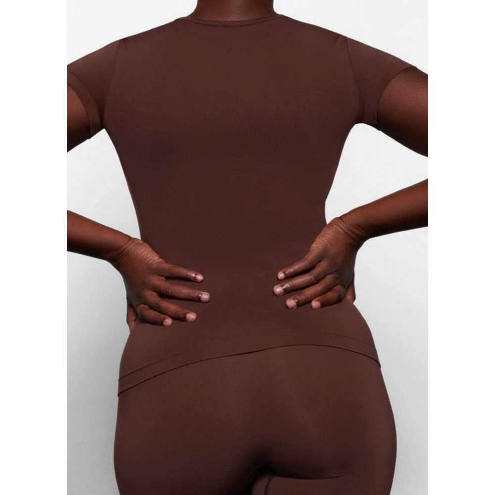 SKIMS Skims Soft Smoothing Seamless T Shirt Cocoa… - image 2