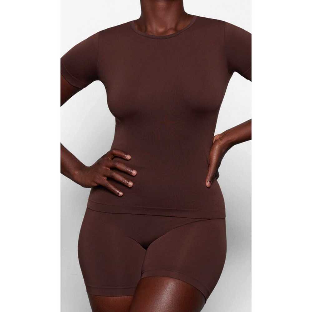 SKIMS Skims Soft Smoothing Seamless T Shirt Cocoa… - image 4