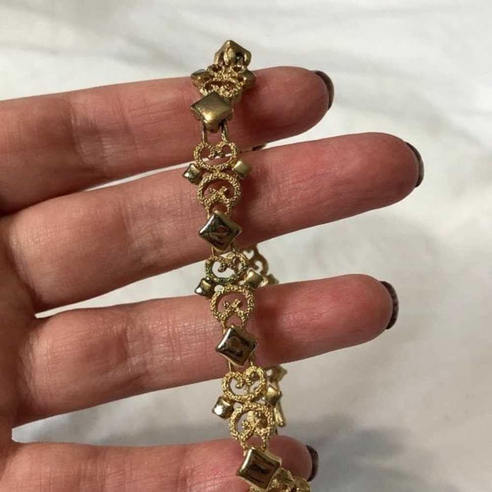 Vintage Avon Gold Tone Scroll Link Bracelet - image 10