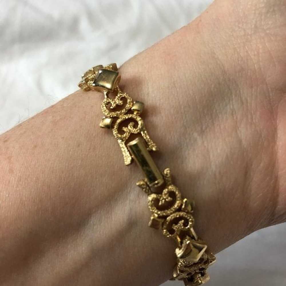 Vintage Avon Gold Tone Scroll Link Bracelet - image 4