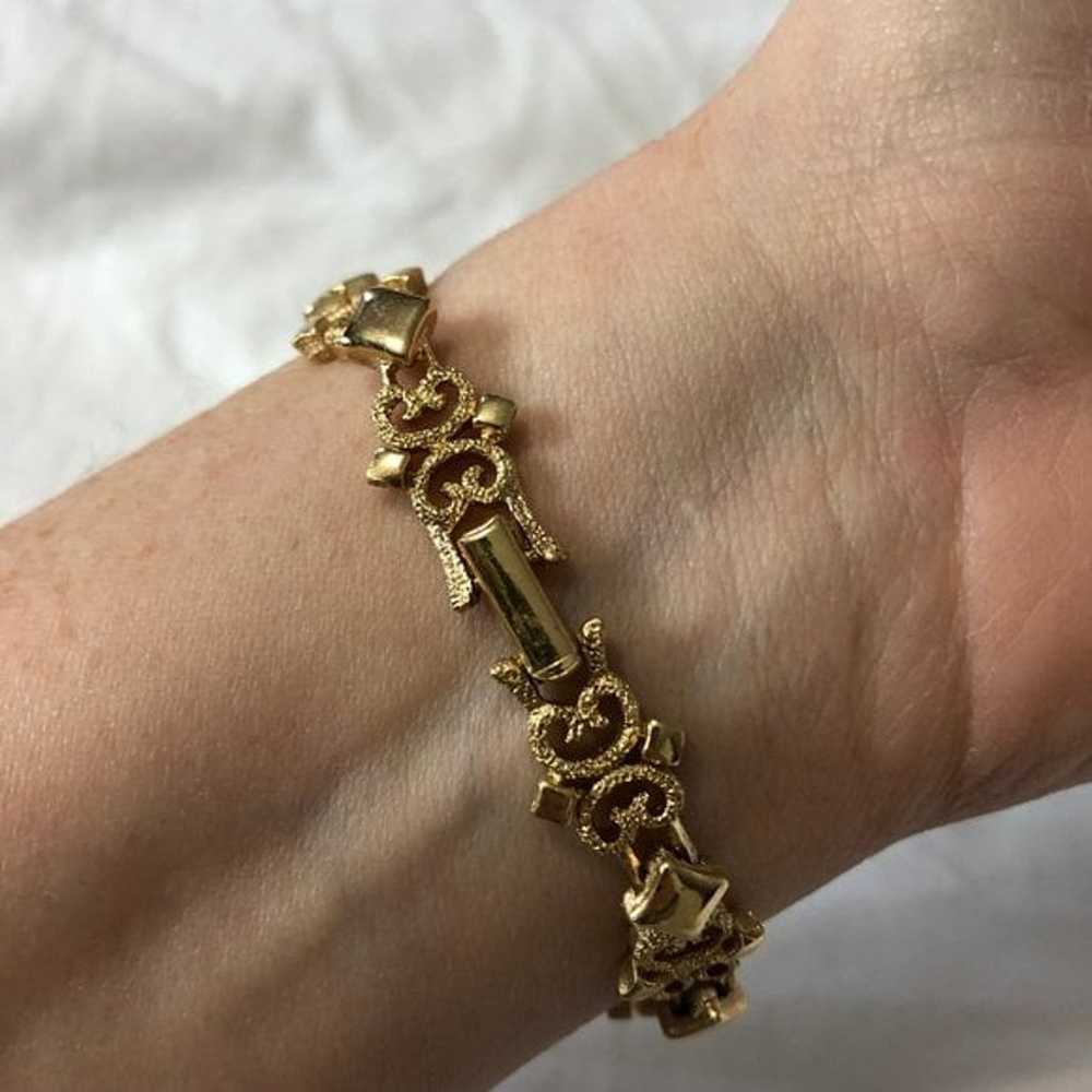 Vintage Avon Gold Tone Scroll Link Bracelet - image 5