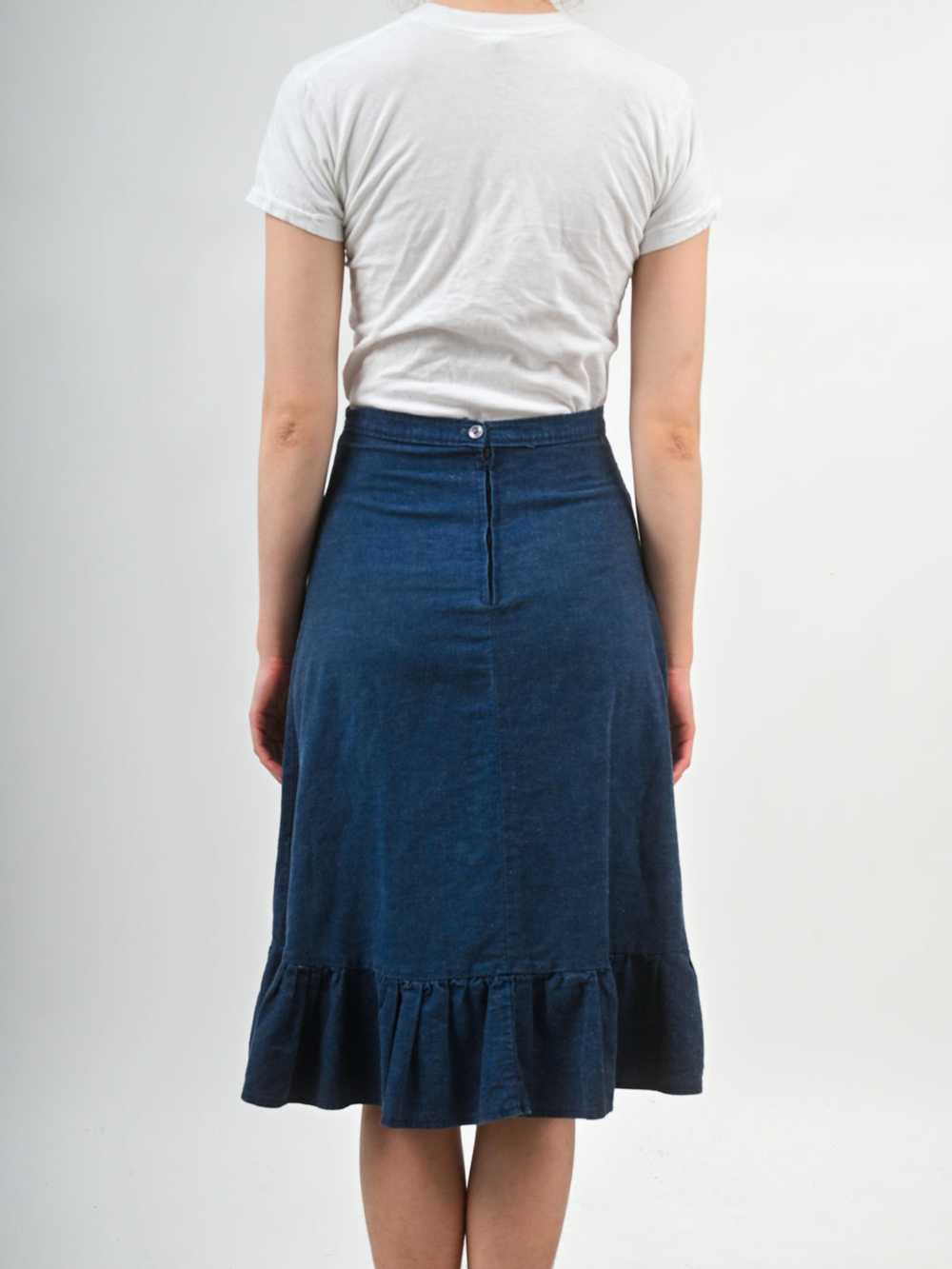 1970s Darkwash Denim Tiered Ruffle Midi Skirt - image 3