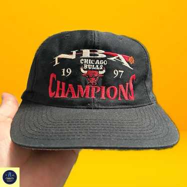 Vintage Chicago Bulls snapback hat - image 1