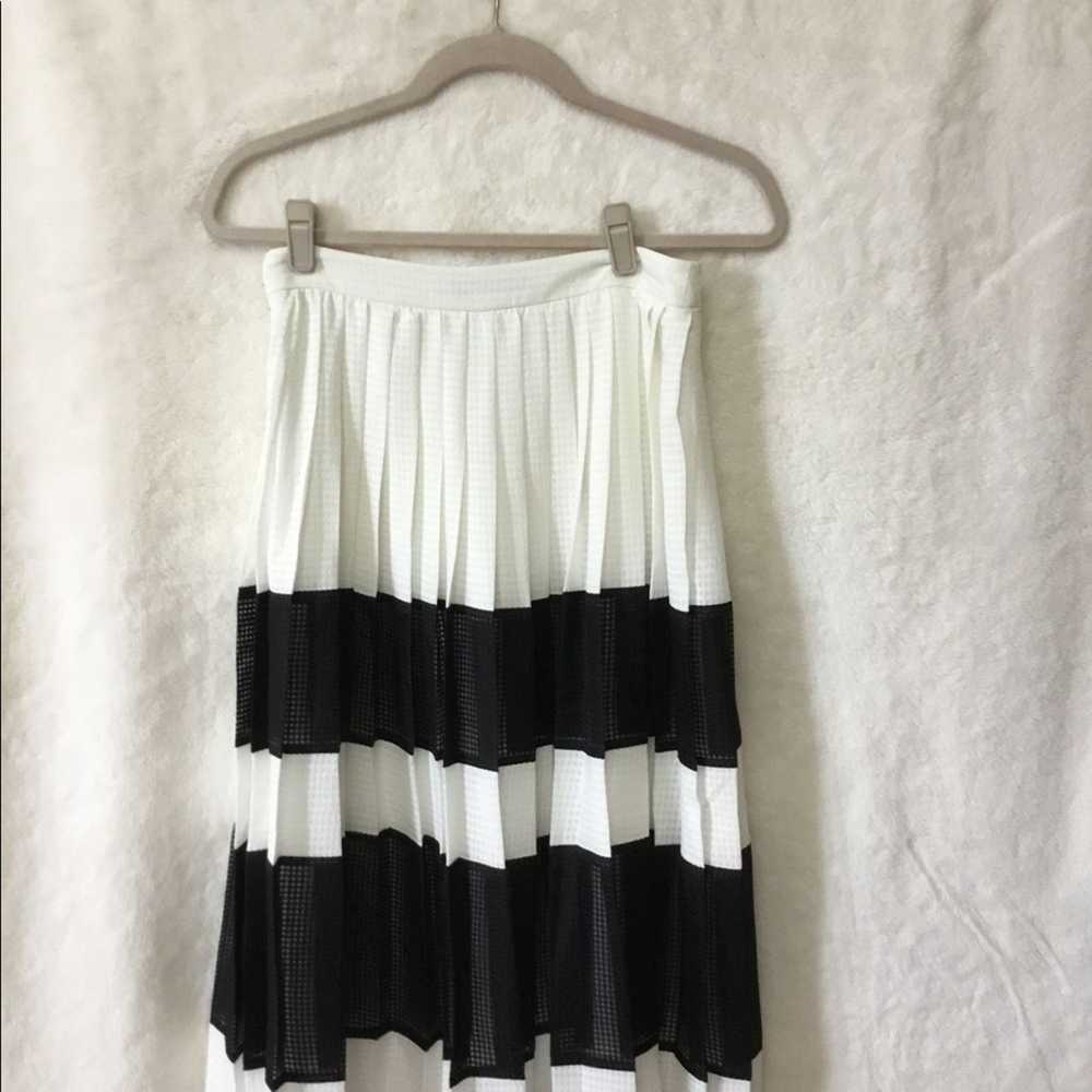 Banana Republic Banana Public White & Black Pleat… - image 3