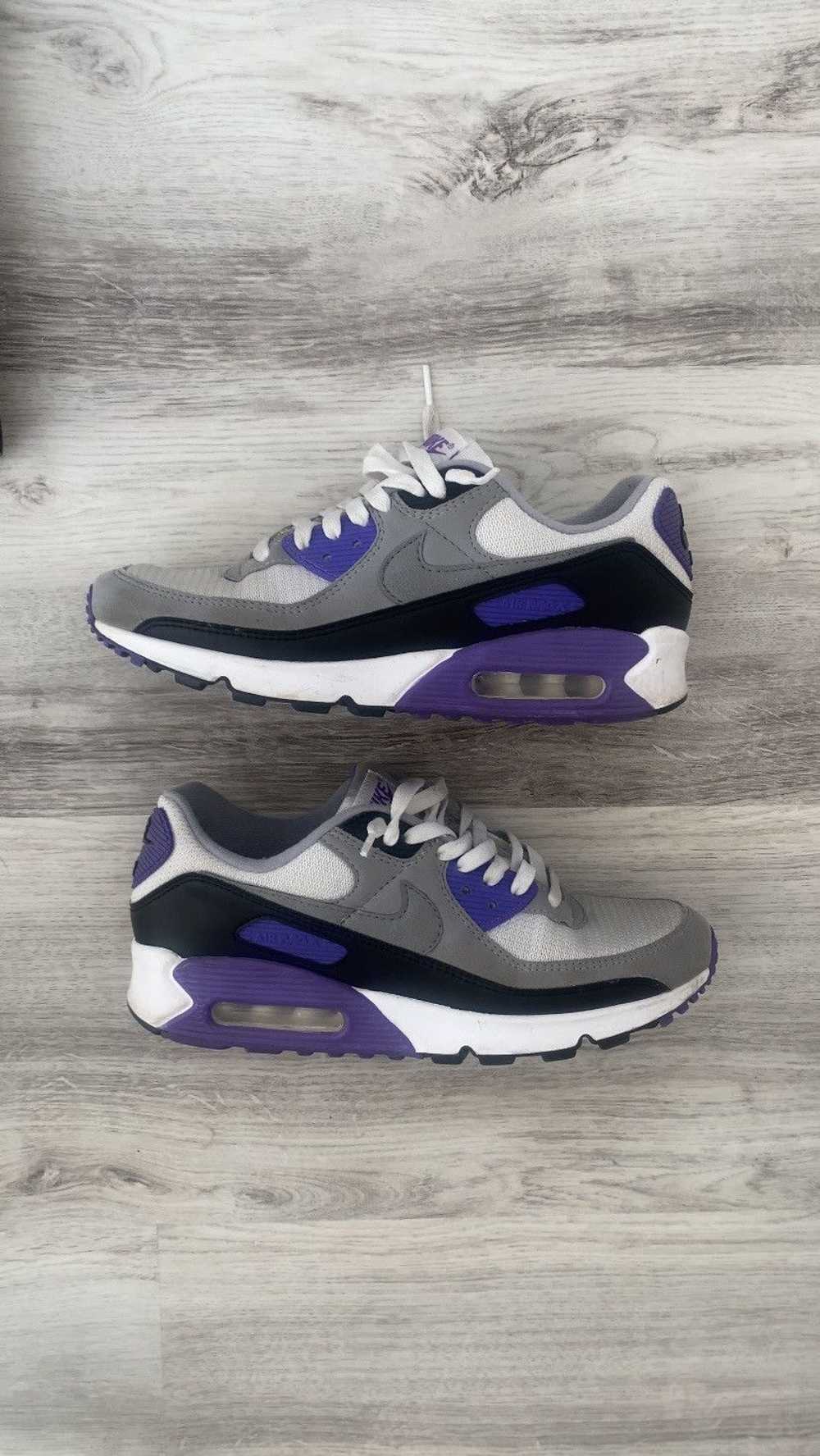 Nike Air Max 90 - image 1