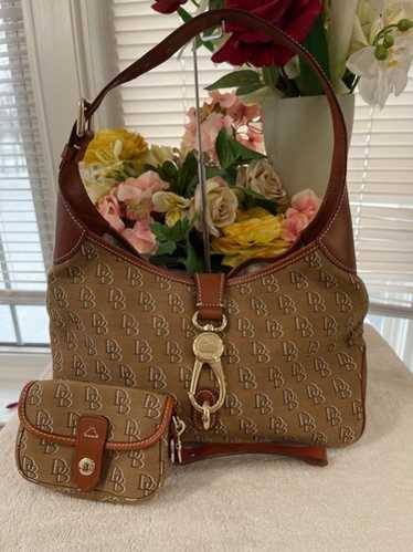 Dooney and bourke DB shadow clasp sac with wristl… - image 1