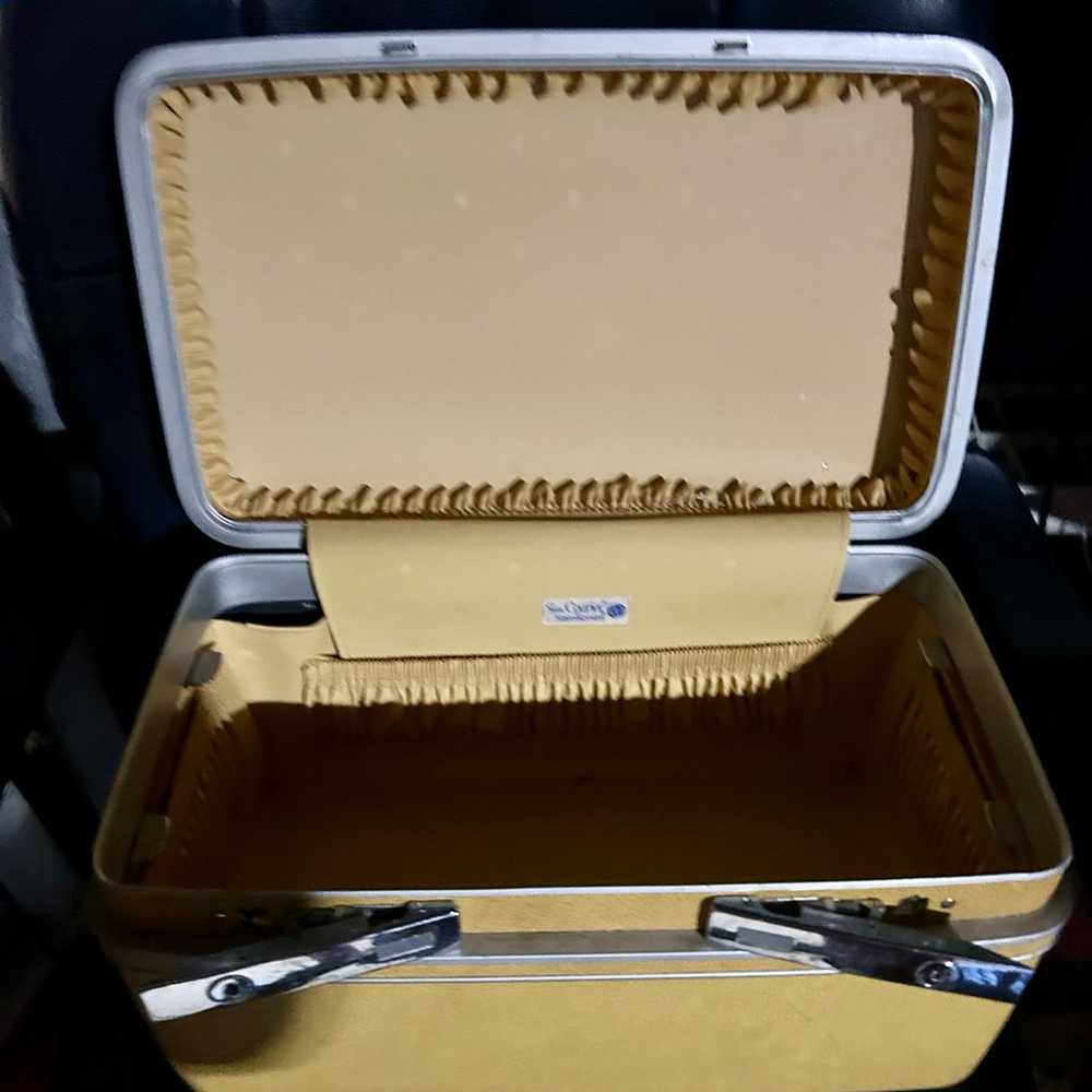 Vintage American Tourister Make-Up Train Case Har… - image 3