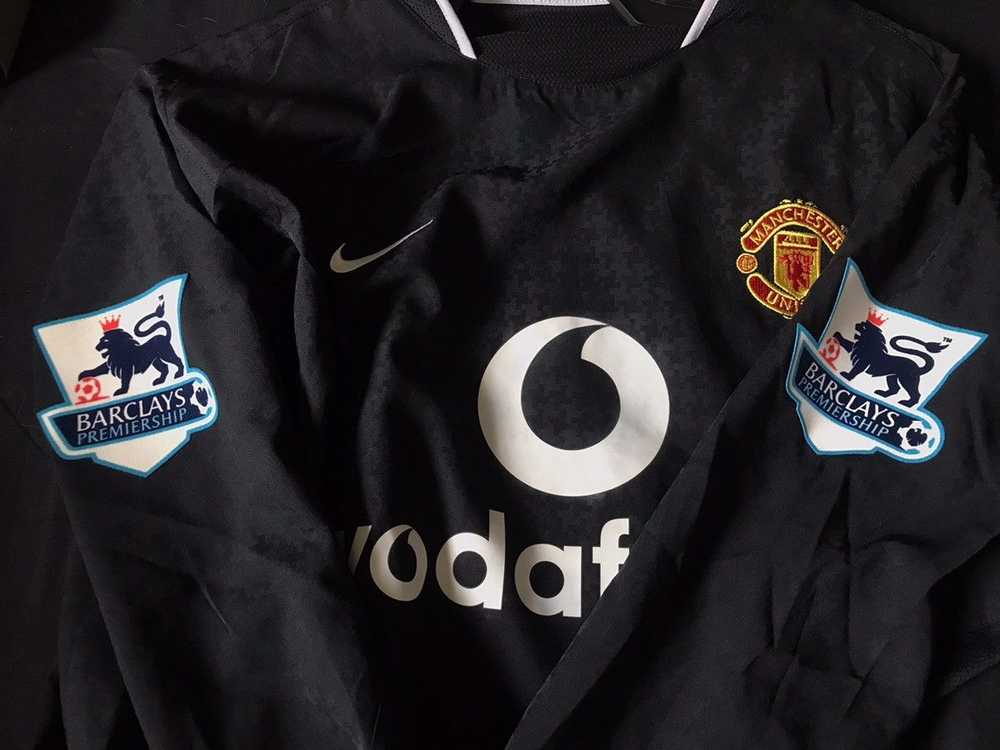 Nike Vintage Man Utd Jersey for Season 2003/2005 - image 9