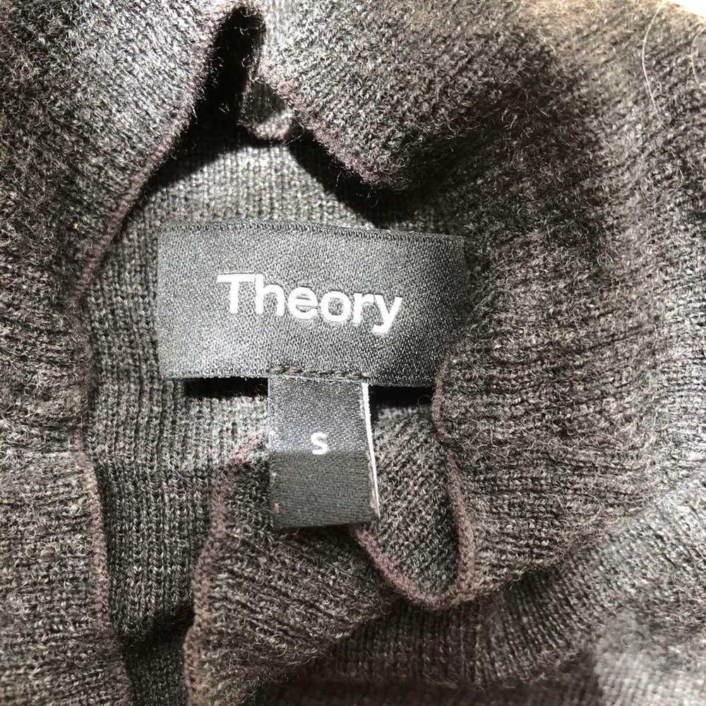 Theory short sleeve knit sweater top plain simple… - image 7