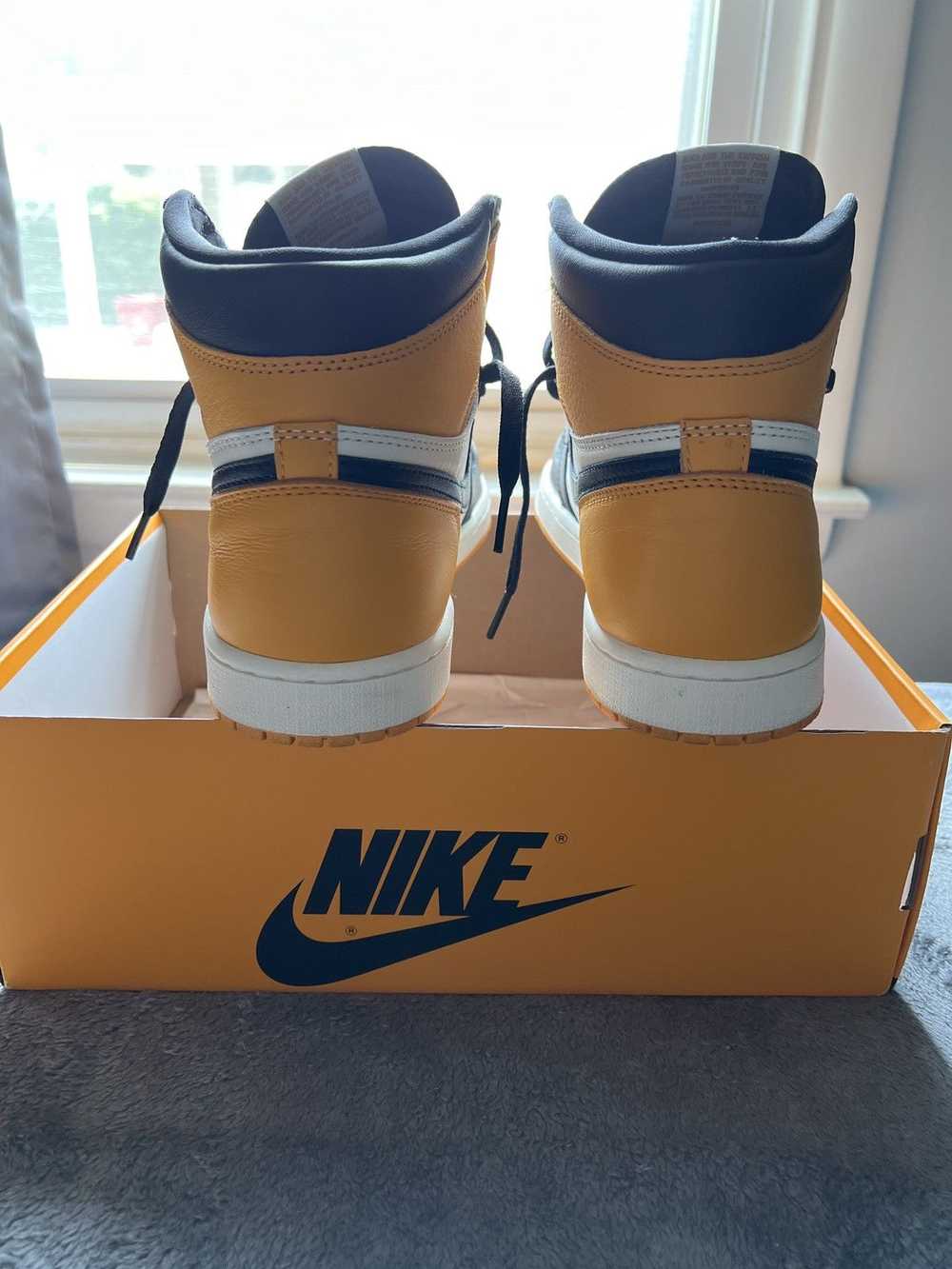 Jordan Brand Air Jordan 1 Retro High Taxi - image 3