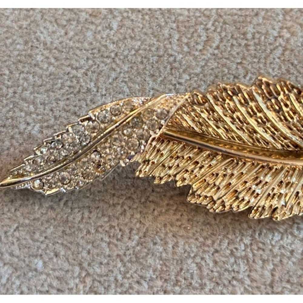 Vintage Sarah Coventry Gold-Tone Leaf Brooch With… - image 3