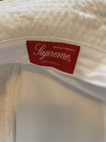 Supreme Supreme bucket hat