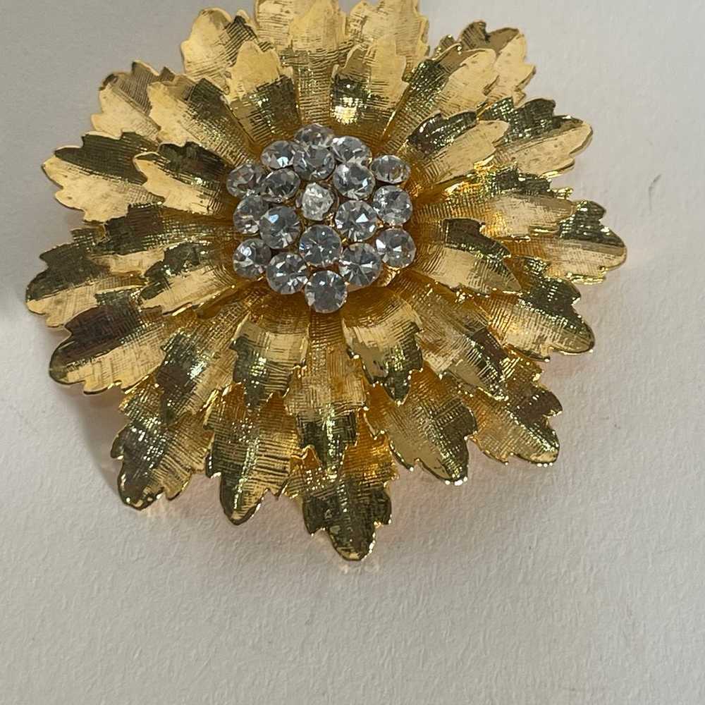 Vintage Large Gold Toned Rhinestone Flower Brooch - image 2