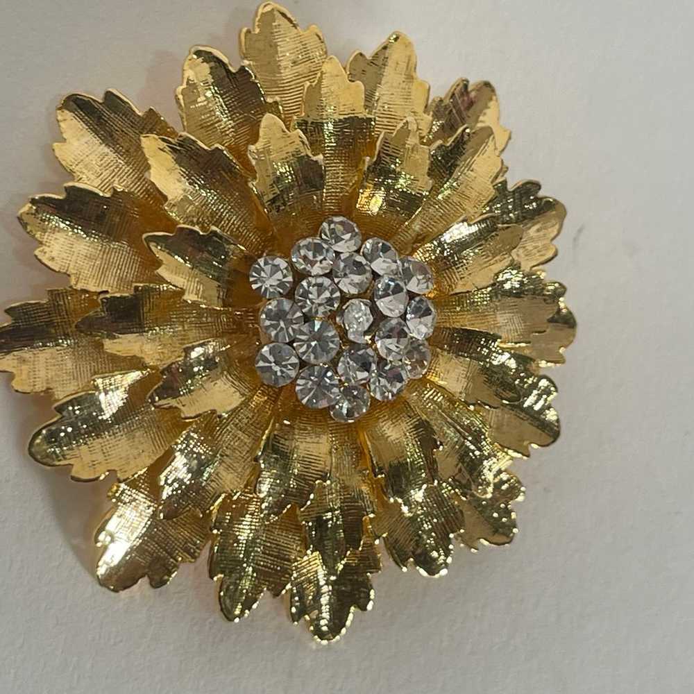 Vintage Large Gold Toned Rhinestone Flower Brooch - image 4