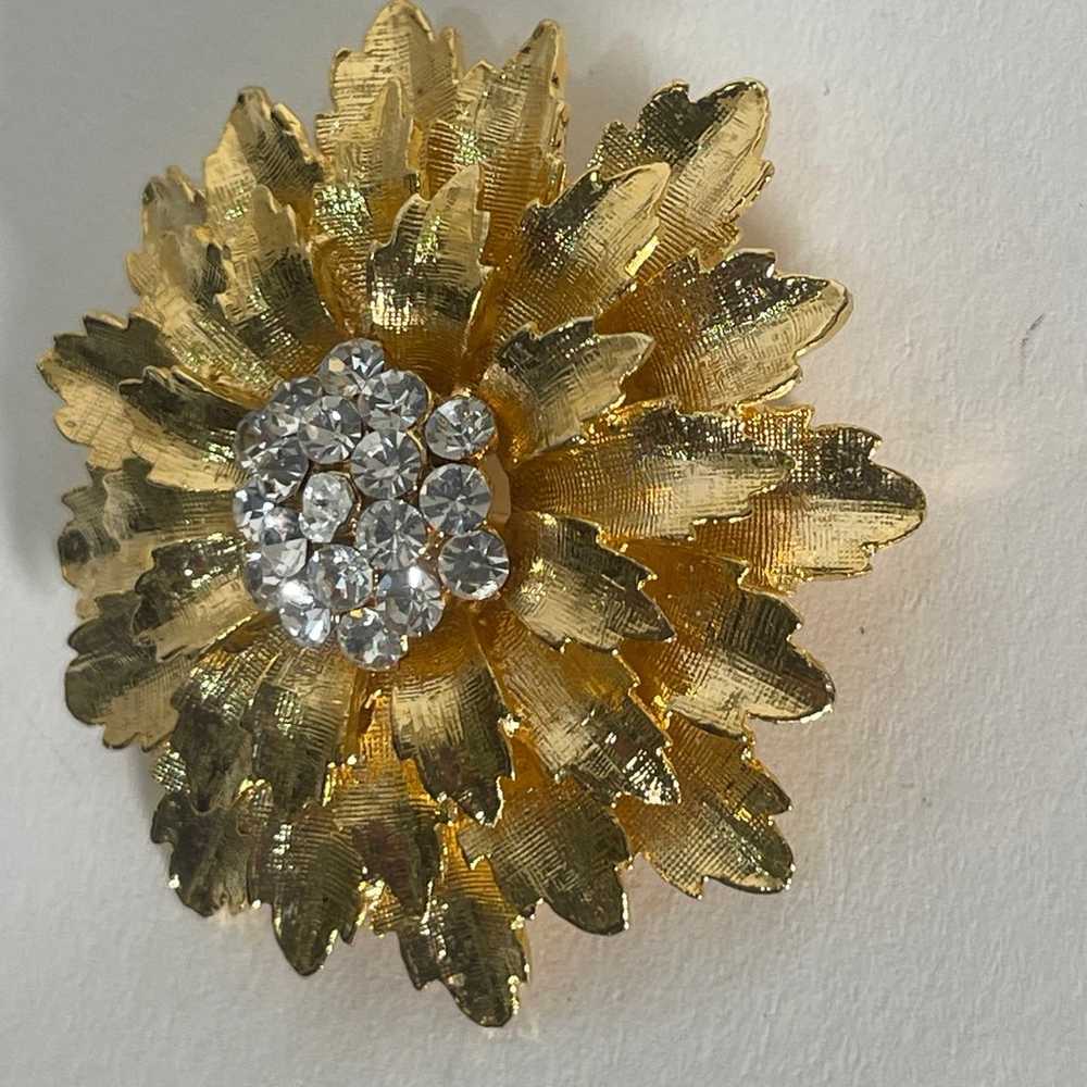 Vintage Large Gold Toned Rhinestone Flower Brooch - image 5