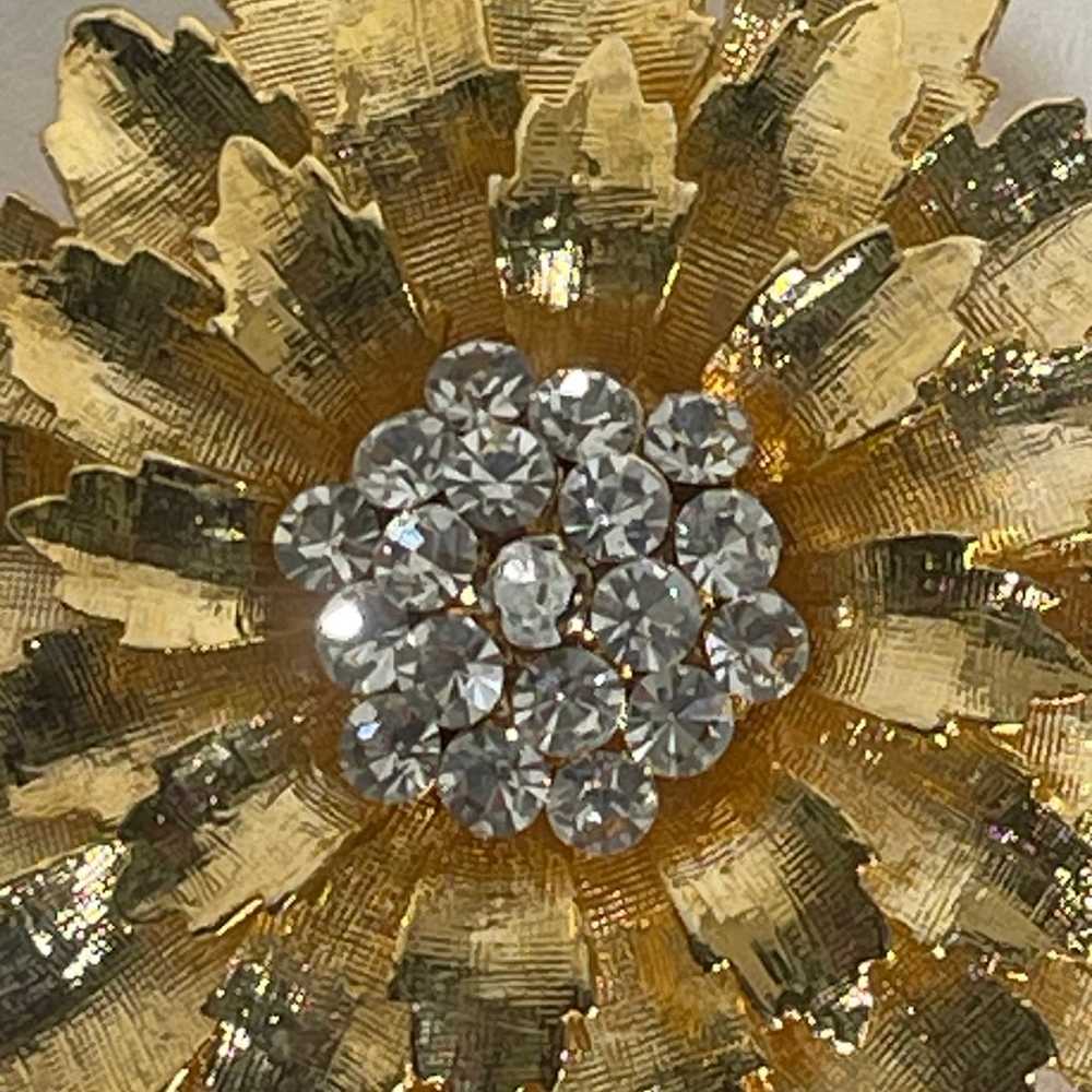 Vintage Large Gold Toned Rhinestone Flower Brooch - image 8