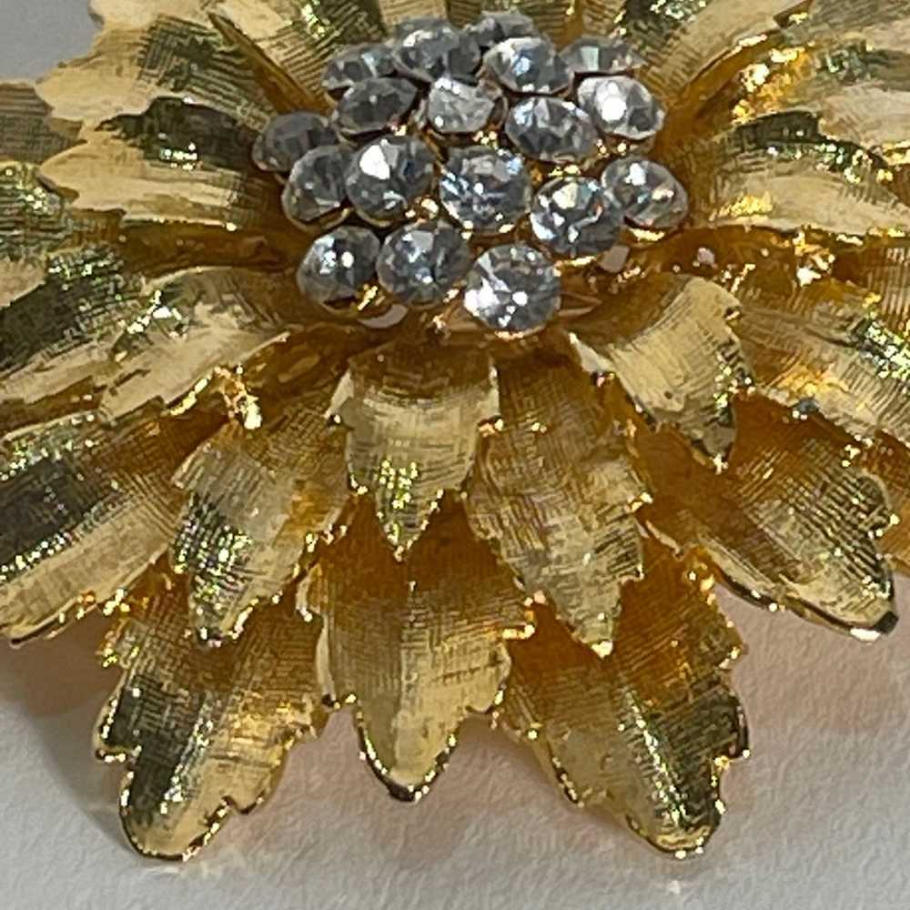 Vintage Large Gold Toned Rhinestone Flower Brooch - image 9