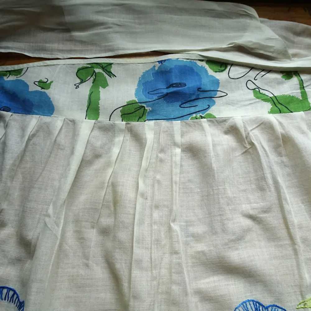 BEAUTIFUL Vintage Apron, Hand Embroidered Flowers… - image 3