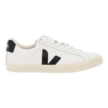 Veja Leather low trainers