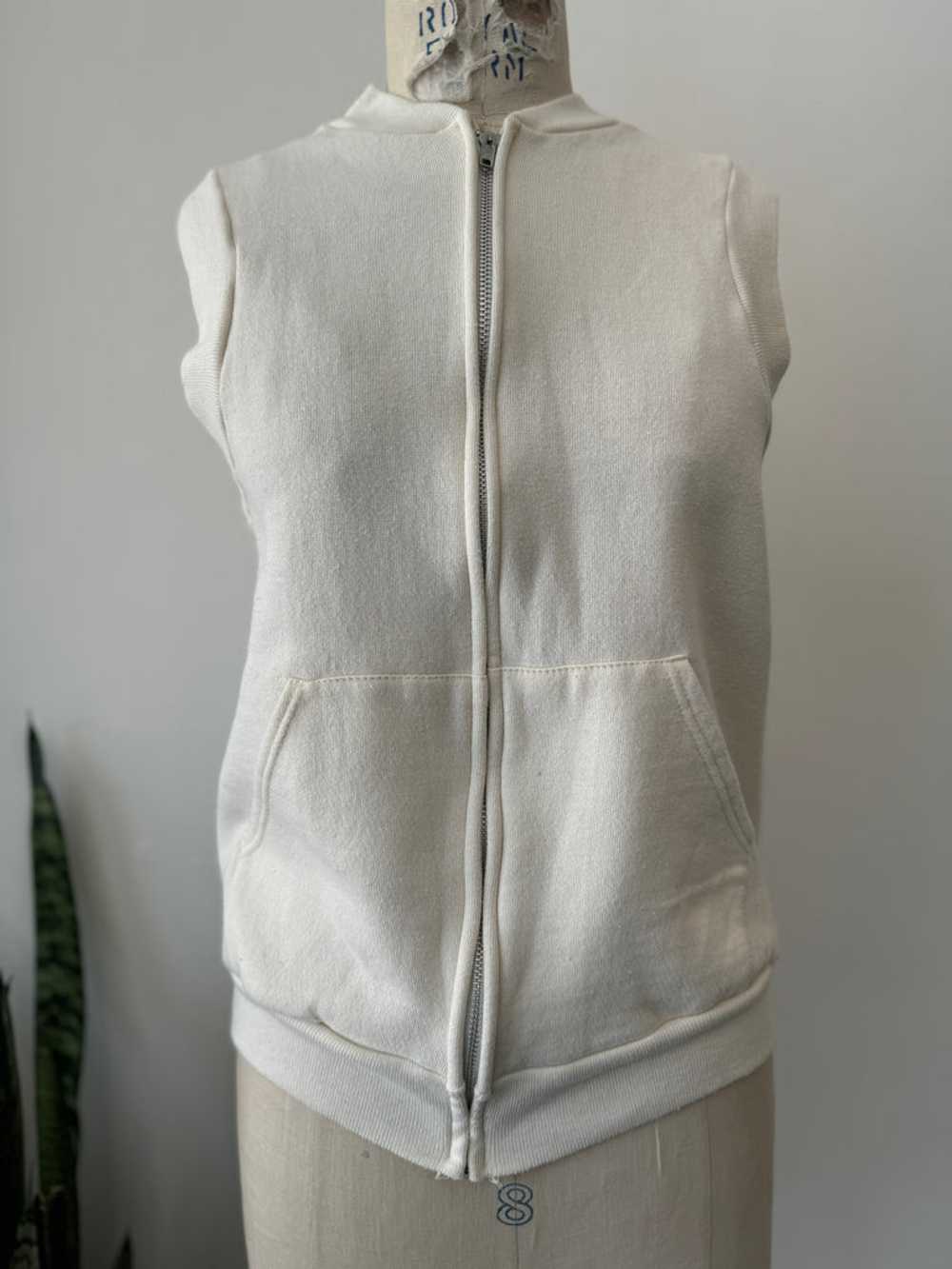 Vintage RUSSELL ATHLETIC sleeveless sweatshirt - image 3