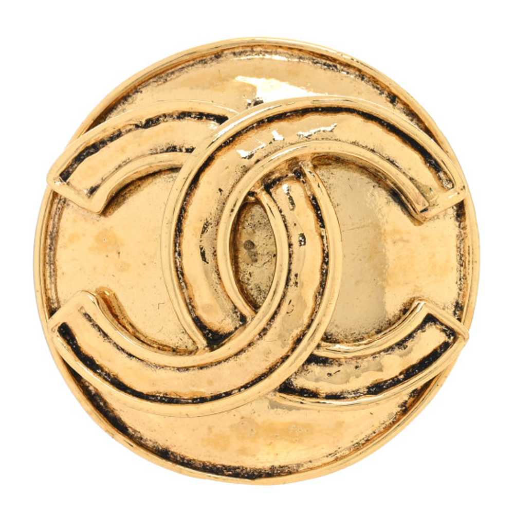 CHANEL CC Round Brooch Gold - image 1