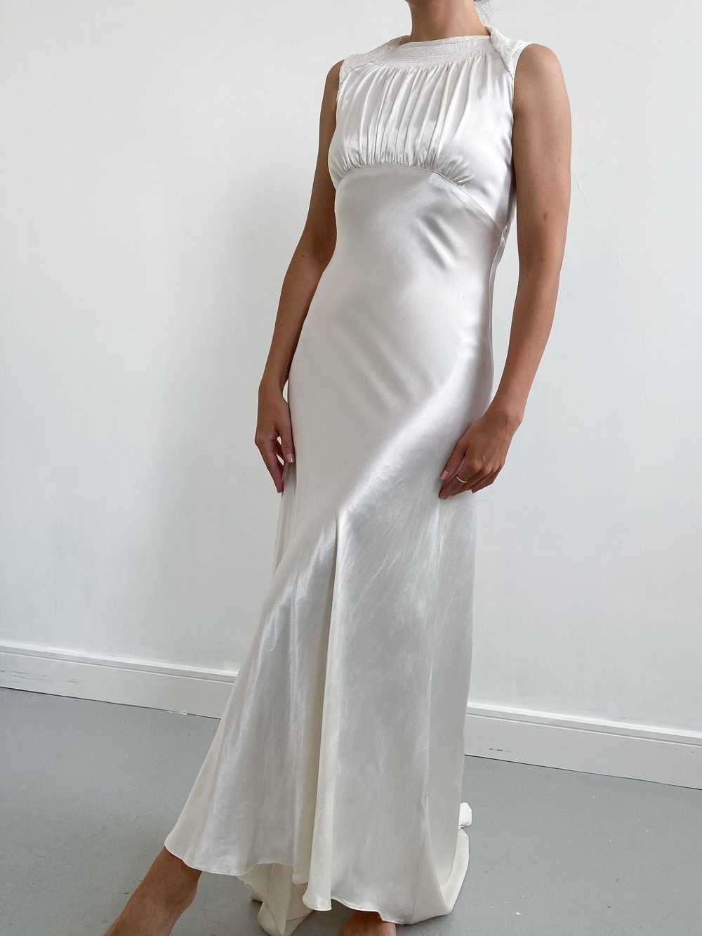 1930s Ivory Satin Sleeveless Wedding Dress with G… - image 2