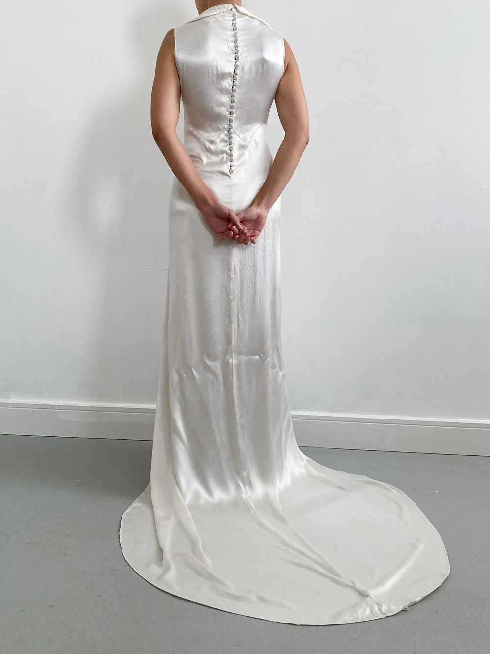 1930s Ivory Satin Sleeveless Wedding Dress with G… - image 4