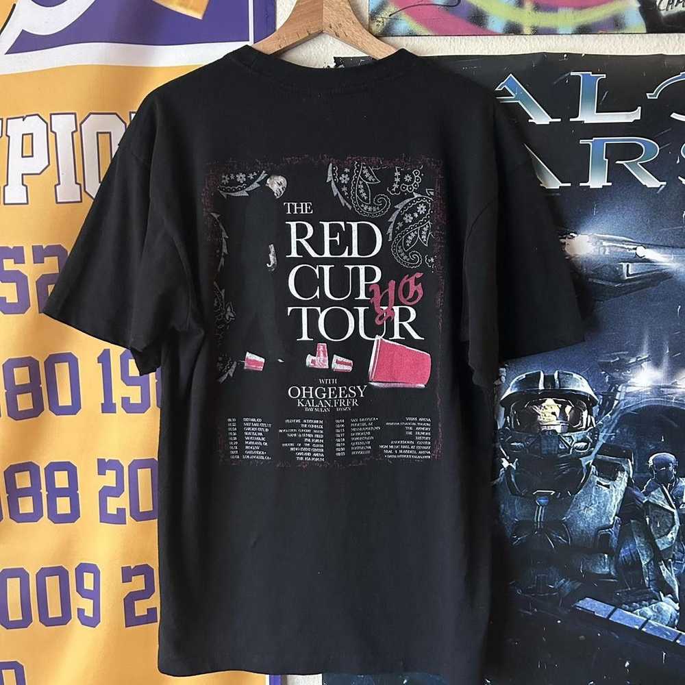 Streetwear YG 4Hunnid The Red Cup Tour Graphic T-… - image 2