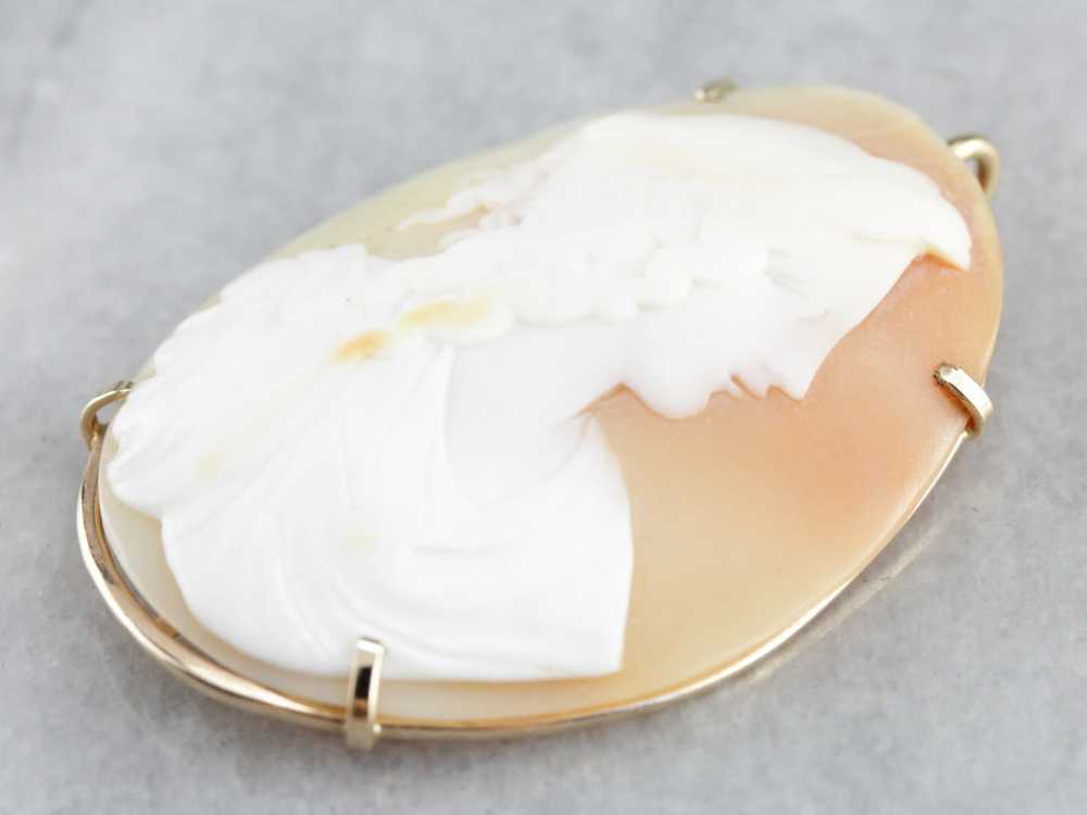 Renaissance Style Cameo Gold Pendant - image 2