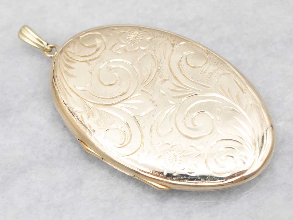 Vintage Gold Engraved Flower Locket - image 1