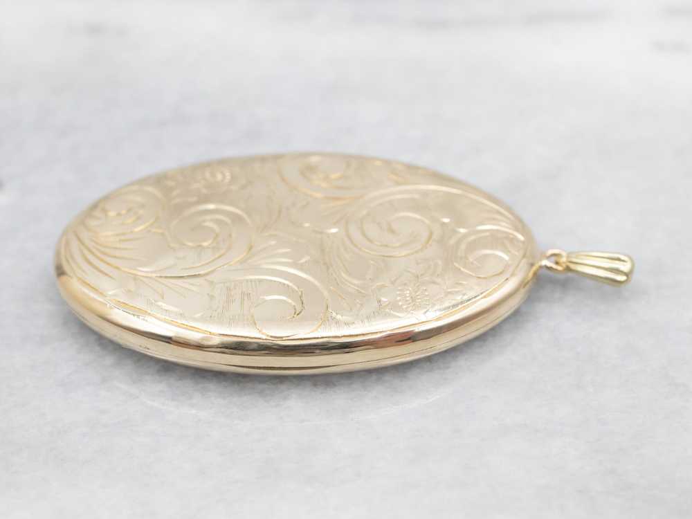 Vintage Gold Engraved Flower Locket - image 2