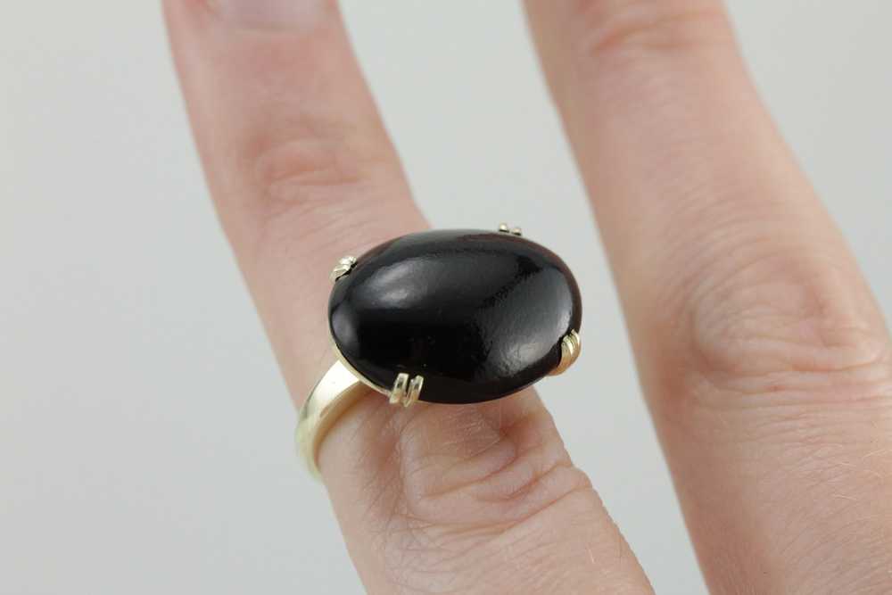 Vintage Black Coral Cocktail Ring in Green Gold - image 4