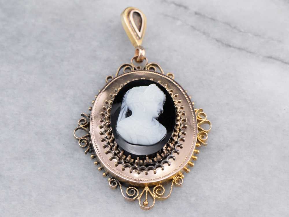 Antique Onyx Cameo Gold Pendant - image 2