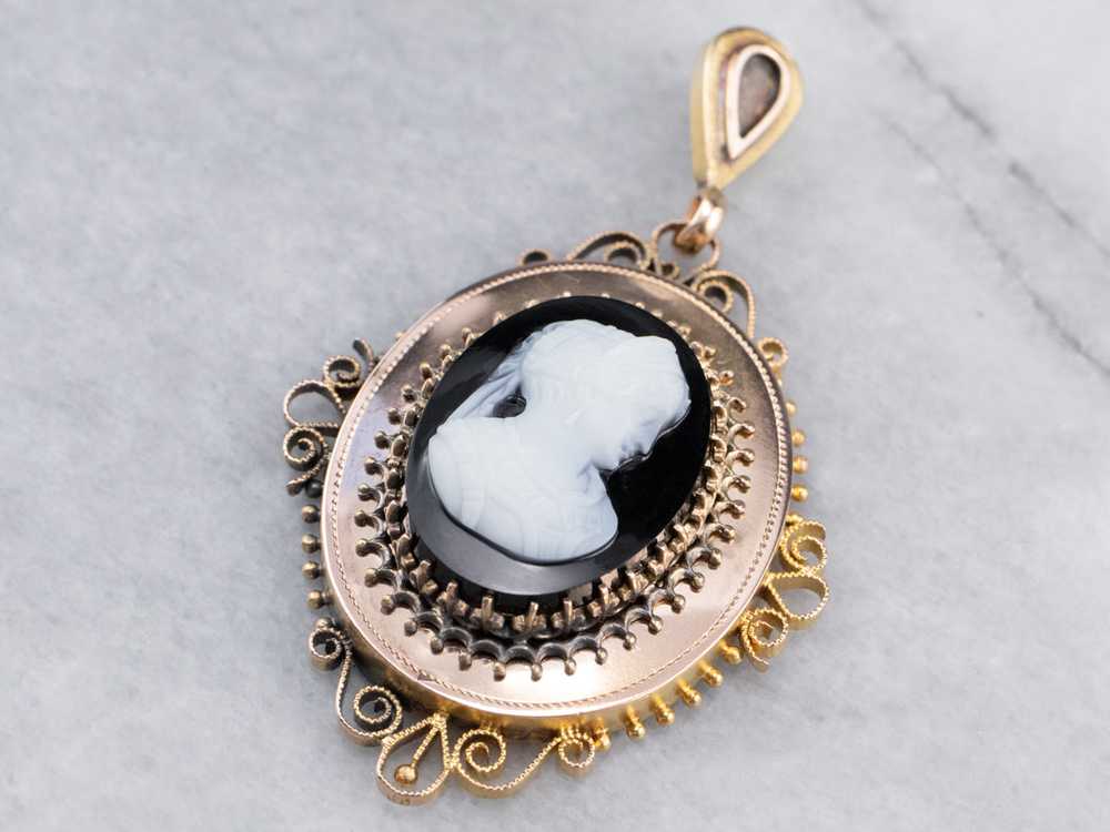 Antique Onyx Cameo Gold Pendant - image 3