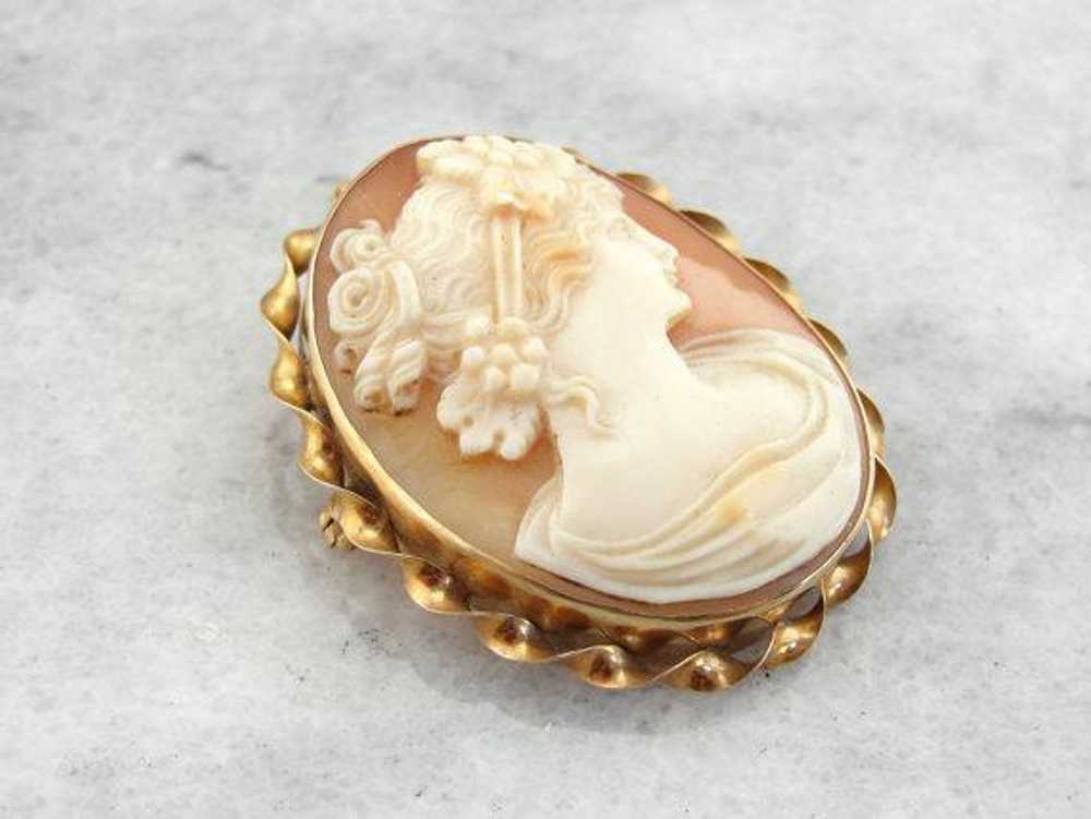 Classical Cameo Brooch with Lovely Workmanship - image 2