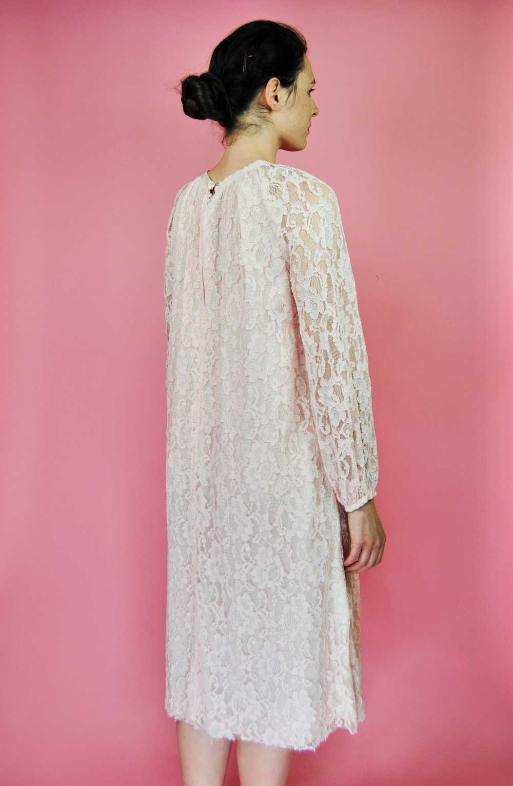 1960s Vintage Pale Pink Lace Cocktail or Party Sh… - image 8