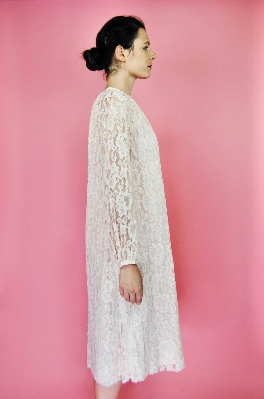 1960s Vintage Pale Pink Lace Cocktail or Party Sh… - image 9