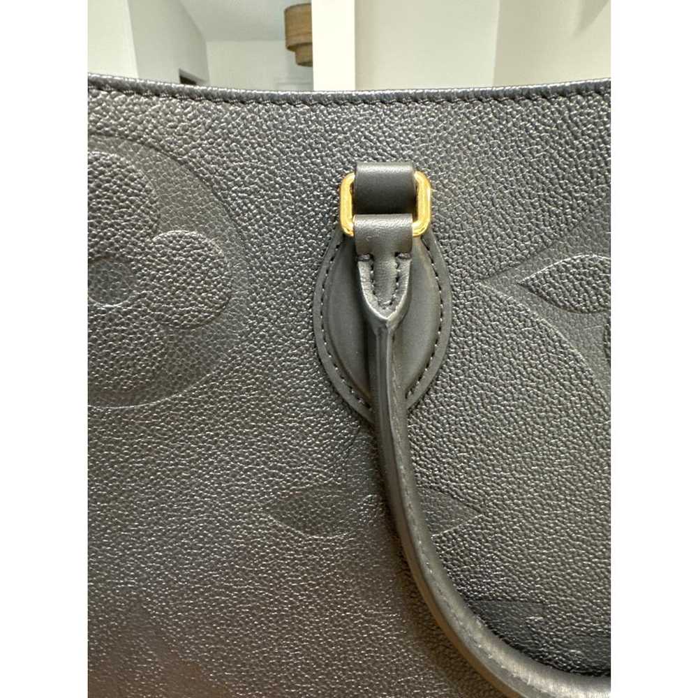 Louis Vuitton Onthego leather handbag - image 3