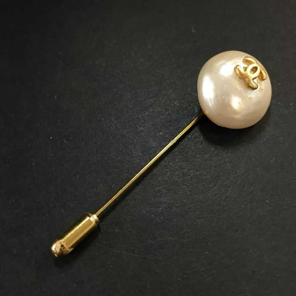 Chanel Authentic CHANEL CC Logo Faux Pearl Brooch… - image 2