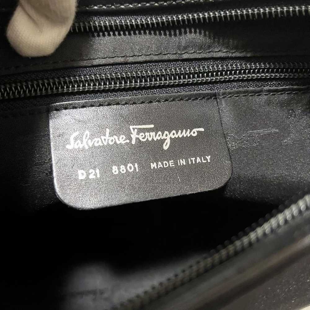 Excellent condition Salvatore Ferragamo one-shoul… - image 10