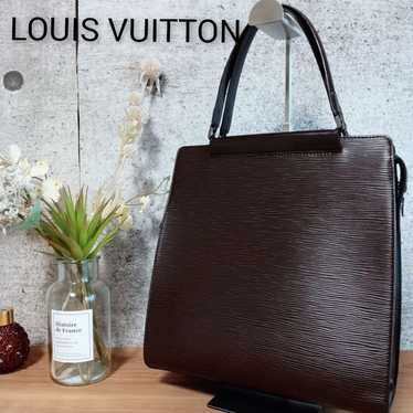 Excellent condition Louis Vuitton bag Figari M5201