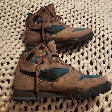 Vintage Womens Nike Air Caldera Hiking Boots