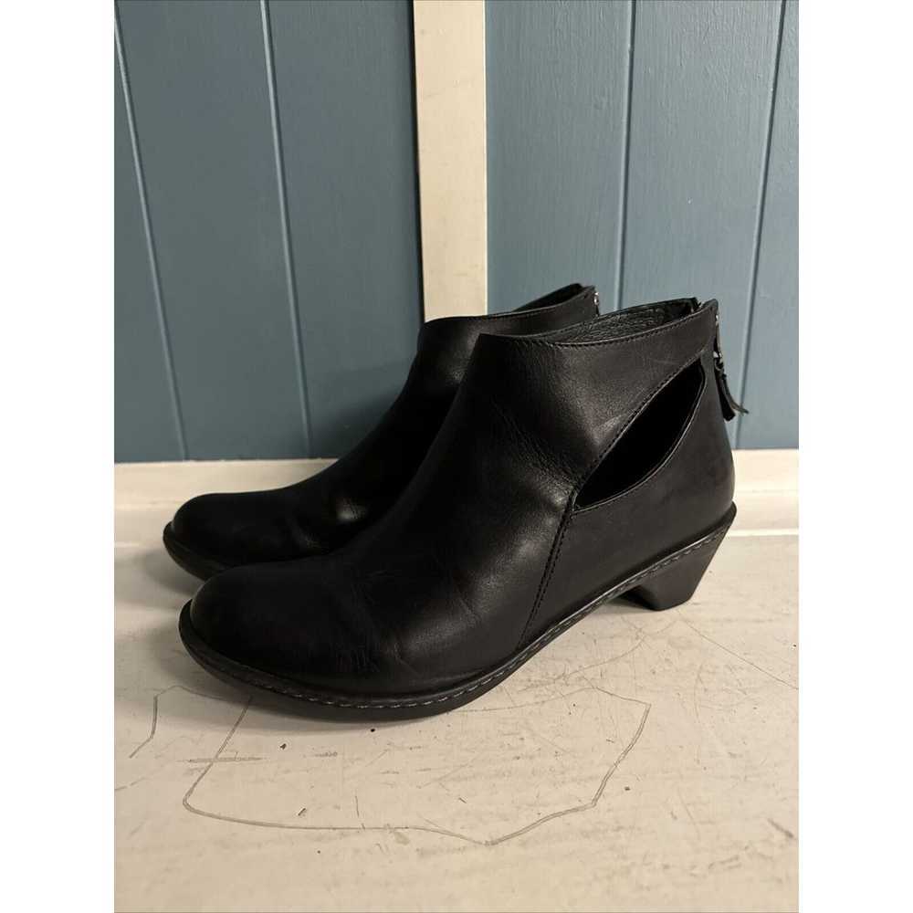 Dansko Bonita Black Leather Cut Out Zip Ankle Boo… - image 2