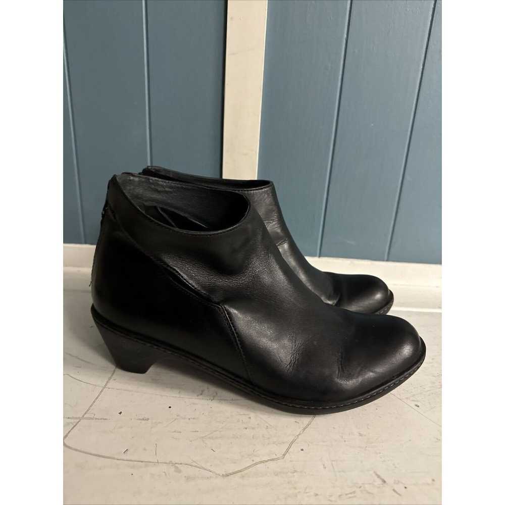 Dansko Bonita Black Leather Cut Out Zip Ankle Boo… - image 4