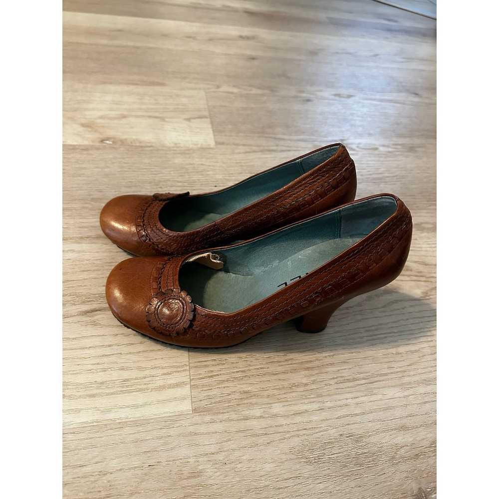 Biviel brown leather wedge heels size 9 round toe - image 2