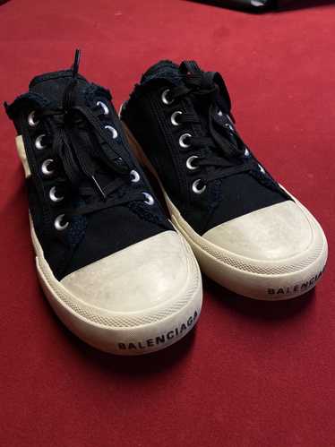 Balenciaga Balenciaga Distressed Paris Sneaker