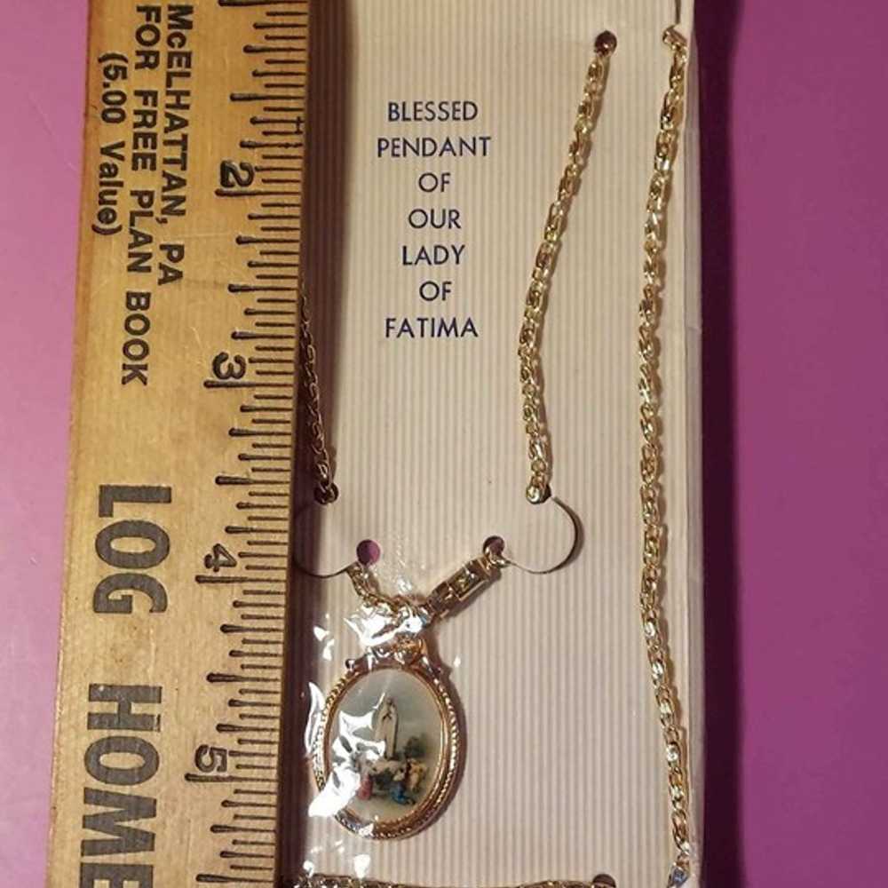 Vintage Vatican City Medal & Chain - image 5