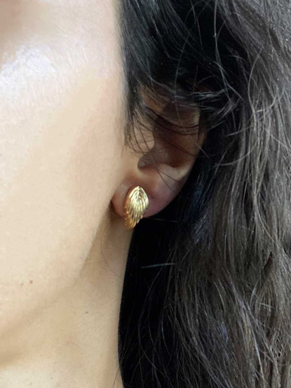 ZZ Vintage 14K Gold Ribbed Leaf Studs | Used,… - image 2