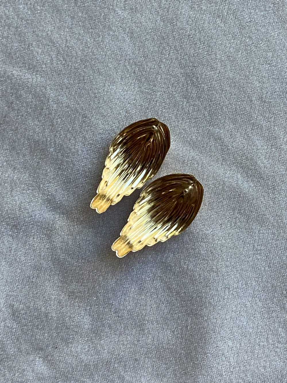 ZZ Vintage 14K Gold Ribbed Leaf Studs | Used,… - image 4